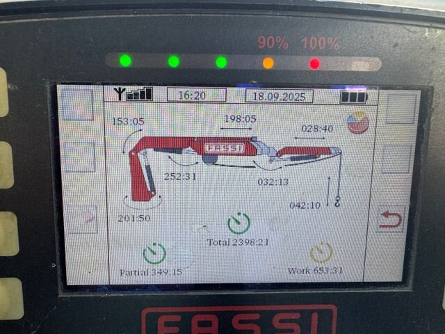 Mercedes-Benz Arocs 3245 L 8x2/6 Arocs 3245 L 8x2/6, Kran Fassi F 545 RA 2.26 XE, Jib, Funk 29,7 m - 400 kg - Kamion sa dizalicom, Kamion sa tovarnim sandukom: slika 5 Mercedes-Benz Arocs 3245 L 8x2/6 Arocs 3245 L 8x2/6, Kran Fassi F 545 RA 2.26 XE, Jib, Funk 29,7 m - 400 kg - Kamion sa dizalicom, Kamion sa tovarnim sandukom: slika 5