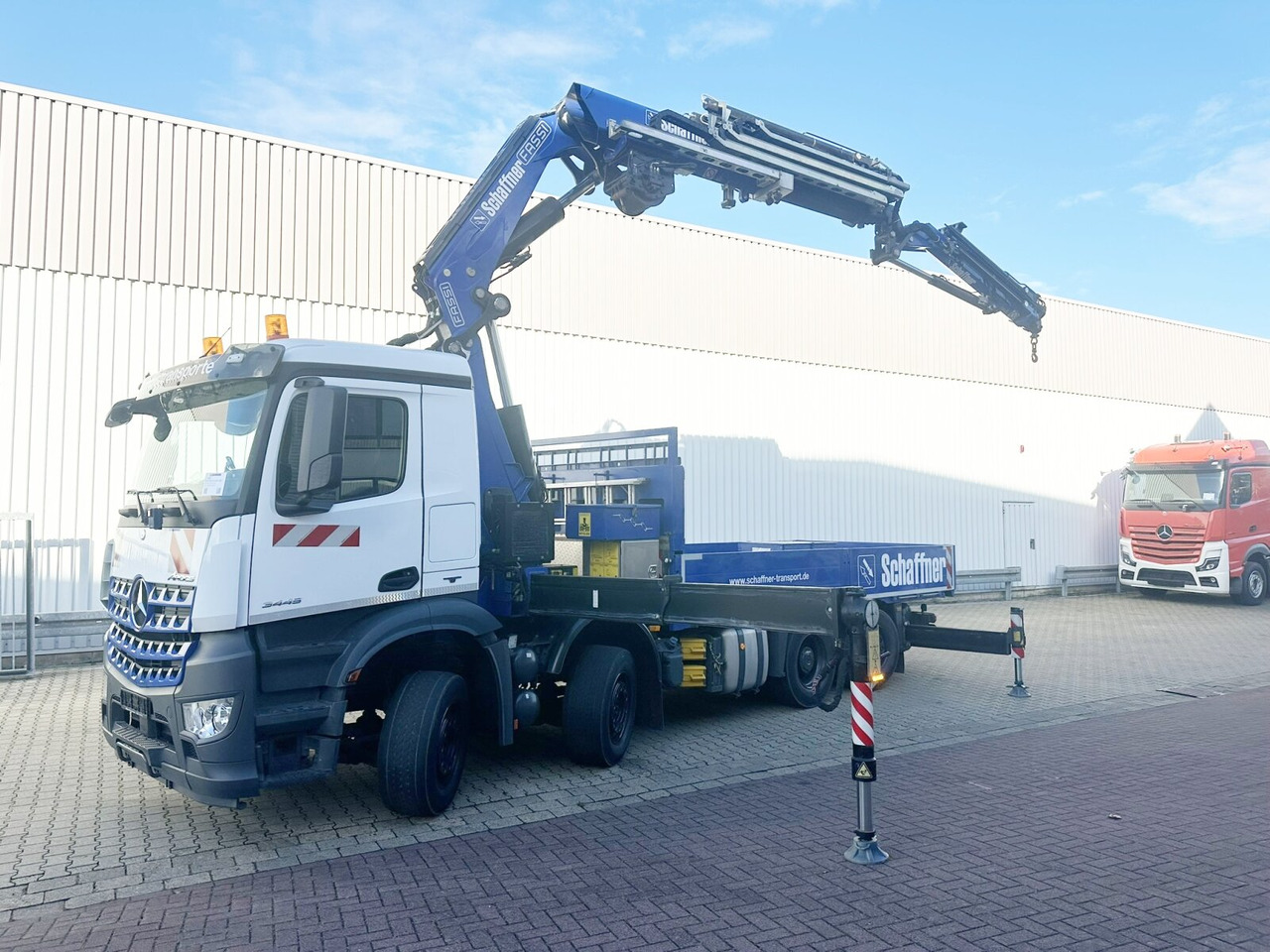Mercedes-Benz Arocs 3245 L 8x2/6 Arocs 3245 L 8x2/6, Kran Fassi F 545 RA 2.26 XE, Jib, Funk, 29,7 m - 400 kg - Kamion sa dizalicom, Kamion sa tovarnim sandukom: slika 1 Mercedes-Benz Arocs 3245 L 8x2/6 Arocs 3245 L 8x2/6, Kran Fassi F 545 RA 2.26 XE, Jib, Funk, 29,7 m - 400 kg - Kamion sa dizalicom, Kamion sa tovarnim sandukom: slika 1