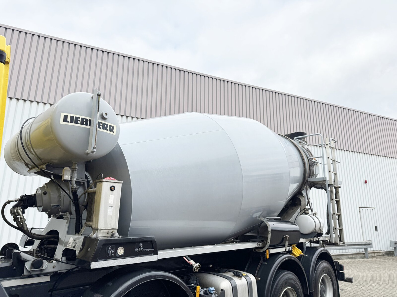 Mercedes-Benz Arocs 3246 B 8x4/4 Arocs 3246 B 8x4/4, Liebherr HTM 905 Mischer, 9m³, Multimedia Cockpit, Navi - Mikser za beton: slika 4 Mercedes-Benz Arocs 3246 B 8x4/4 Arocs 3246 B 8x4/4, Liebherr HTM 905 Mischer, 9m³, Multimedia Cockpit, Navi - Mikser za beton: slika 4