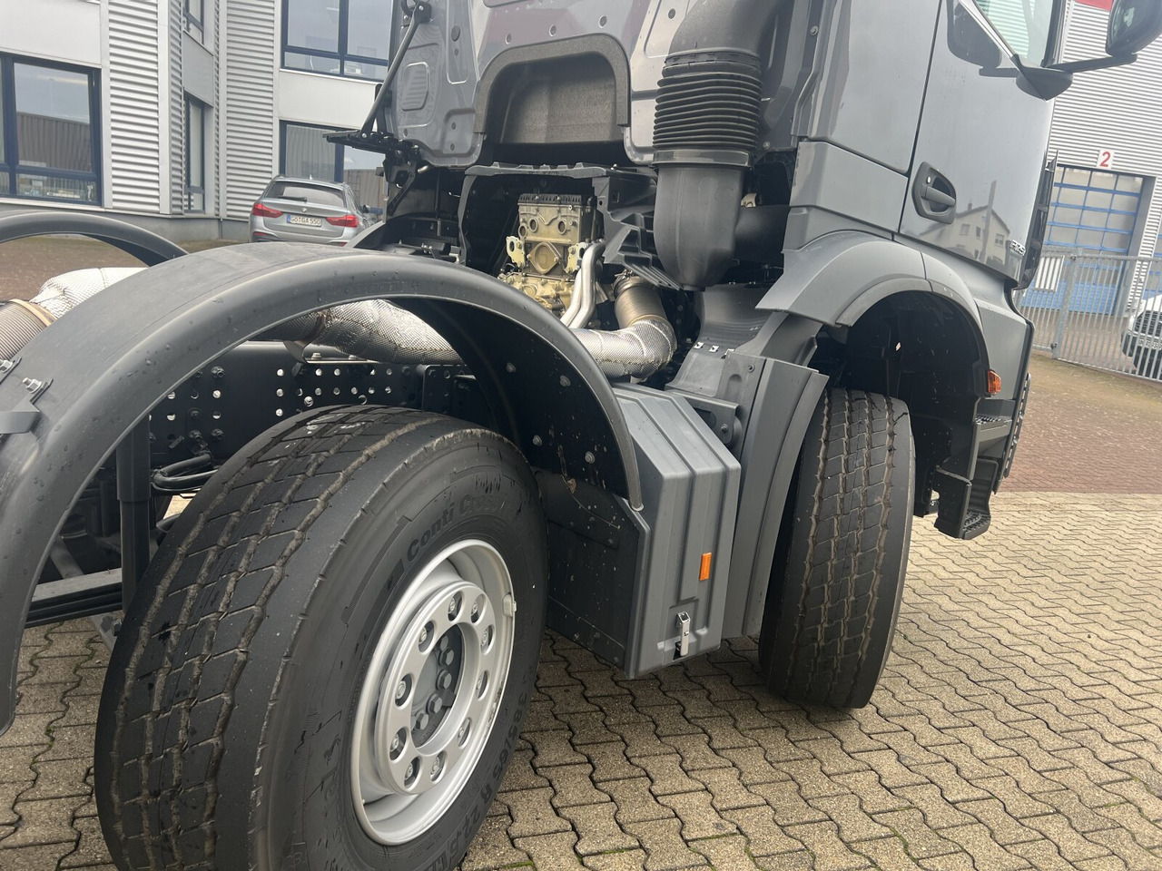 Mercedes-Benz Arocs 3251 L 8x4/4 Arocs 3251 L 8x4/4, mit Motorabtrieb C plus NA - Kamion sa golom šasijom i zatvorenom kabinom: slika 5 Mercedes-Benz Arocs 3251 L 8x4/4 Arocs 3251 L 8x4/4, mit Motorabtrieb C plus NA - Kamion sa golom šasijom i zatvorenom kabinom: slika 5