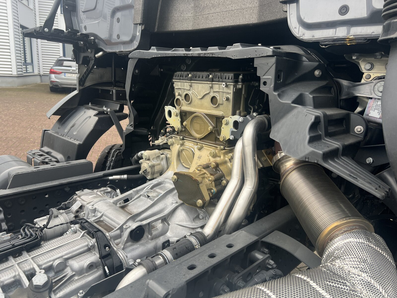 Mercedes-Benz Arocs 3251 L 8x4/4 Arocs 3251 L 8x4/4, mit Motorabtrieb C plus NA - Kamion sa golom šasijom i zatvorenom kabinom: slika 2 Mercedes-Benz Arocs 3251 L 8x4/4 Arocs 3251 L 8x4/4, mit Motorabtrieb C plus NA - Kamion sa golom šasijom i zatvorenom kabinom: slika 2