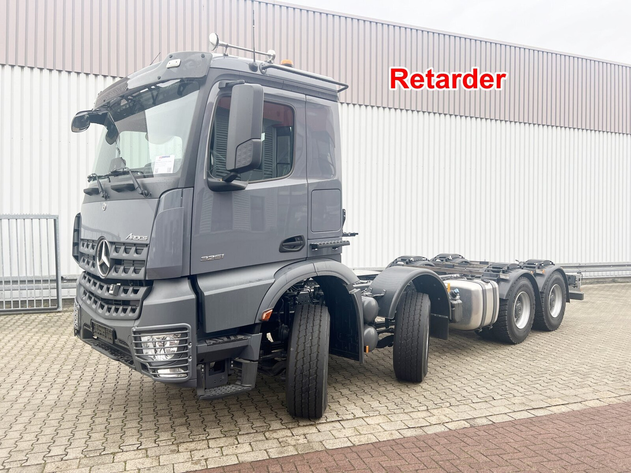 Mercedes-Benz Arocs 3251 L 8x4/4 Arocs 3251 L 8x4/4, mit Motorabtrieb C plus NA - Kamion sa golom šasijom i zatvorenom kabinom: slika 1 Mercedes-Benz Arocs 3251 L 8x4/4 Arocs 3251 L 8x4/4, mit Motorabtrieb C plus NA - Kamion sa golom šasijom i zatvorenom kabinom: slika 1