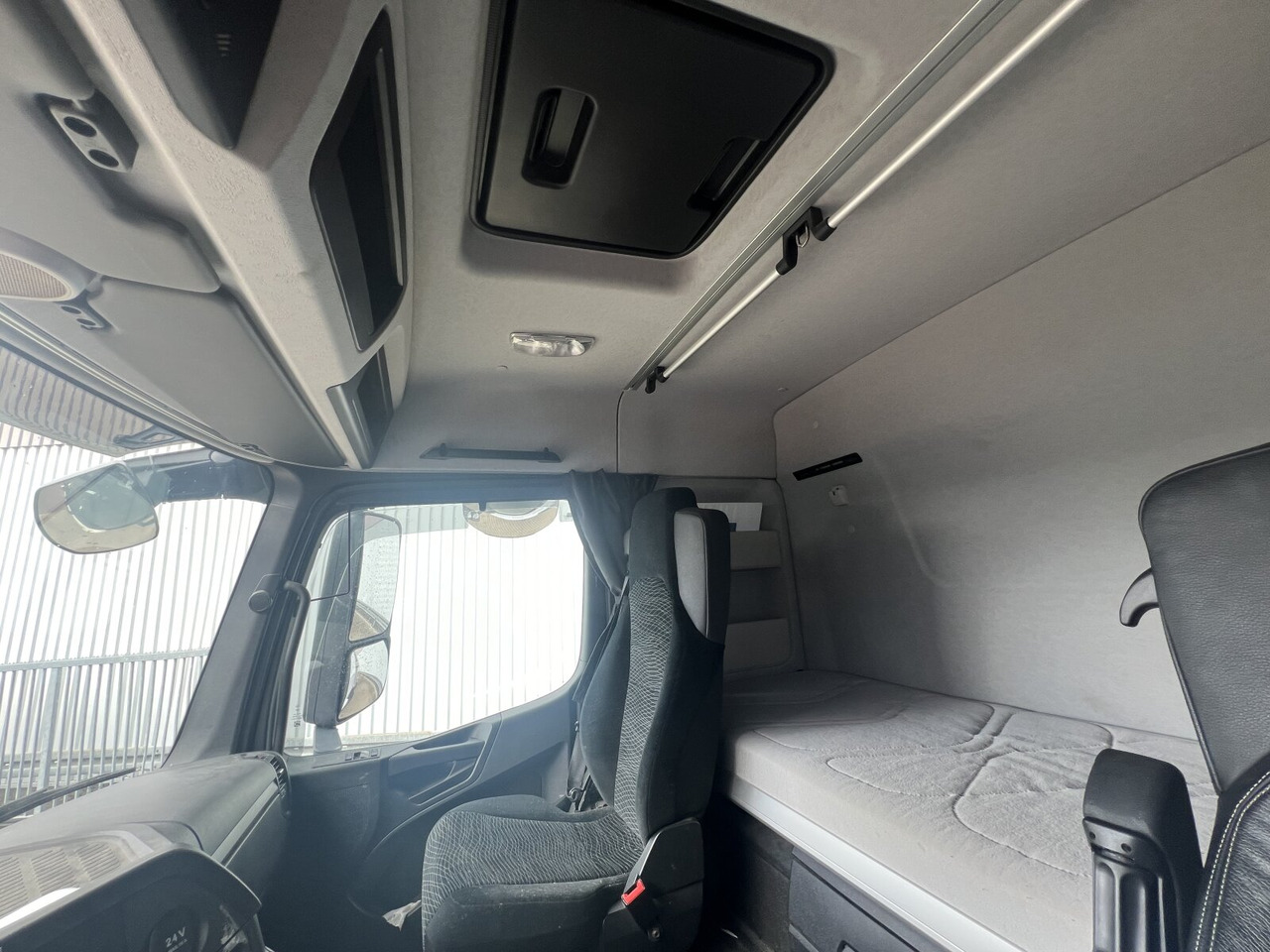 Mercedes-Benz Arocs 3253 K 8x4/4 Arocs 3253 K 8x4/4, Retarder, Motorabtrieb - Kamion sa hidrauličnom kukom: slika 5 Mercedes-Benz Arocs 3253 K 8x4/4 Arocs 3253 K 8x4/4, Retarder, Motorabtrieb - Kamion sa hidrauličnom kukom: slika 5