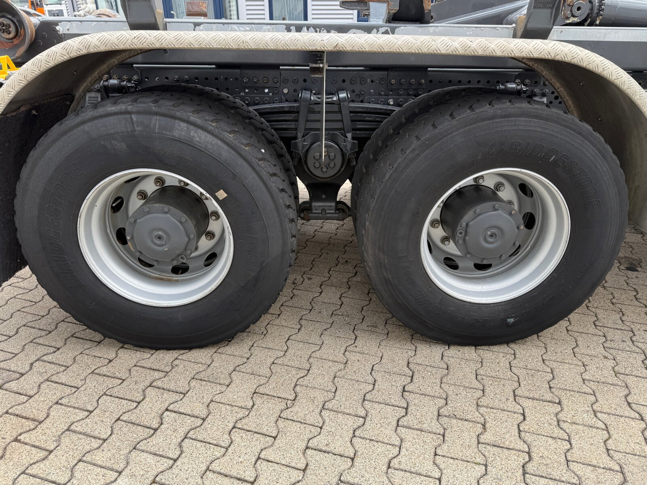 Mercedes-Benz Arocs 3351 6x4 Arocs 3351 6x4, Grounder, Retarder, Multimedia Cockpit, StreamSpace - Kamion sa golom šasijom i zatvorenom kabinom: slika 4 Mercedes-Benz Arocs 3351 6x4 Arocs 3351 6x4, Grounder, Retarder, Multimedia Cockpit, StreamSpace - Kamion sa golom šasijom i zatvorenom kabinom: slika 4