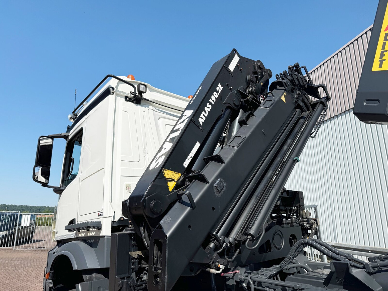 Mercedes-Benz Arocs 3351 AK 6x6 Arocs 3351 AK 6x6, Retarder, Navi, Grounder, Kran Atlas AK 190.2E, Funk - Kamion sa hidrauličnom kukom, Kamion sa dizalicom: slika 4 Mercedes-Benz Arocs 3351 AK 6x6 Arocs 3351 AK 6x6, Retarder, Navi, Grounder, Kran Atlas AK 190.2E, Funk - Kamion sa hidrauličnom kukom, Kamion sa dizalicom: slika 4
