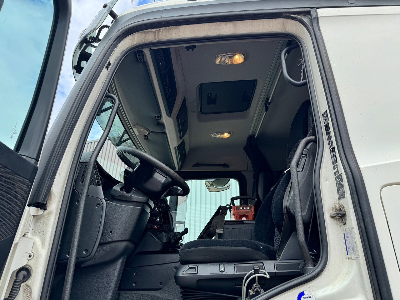 Mercedes-Benz Arocs 3351 AK 6x6 Arocs 3351 AK 6x6, Retarder, Navi, Grounder, Kran Atlas AK 190.2E, Funk - Kamion sa hidrauličnom kukom, Kamion sa dizalicom: slika 5 Mercedes-Benz Arocs 3351 AK 6x6 Arocs 3351 AK 6x6, Retarder, Navi, Grounder, Kran Atlas AK 190.2E, Funk - Kamion sa hidrauličnom kukom, Kamion sa dizalicom: slika 5