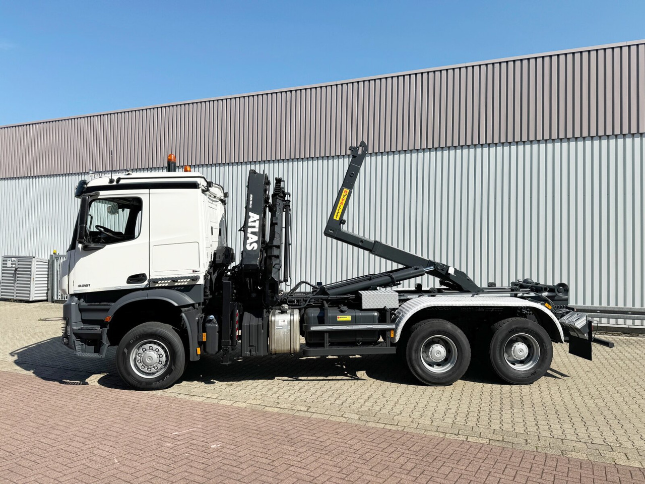 Mercedes-Benz Arocs 3351 AK 6x6 Arocs 3351 AK 6x6, Retarder, Navi, Grounder, Kran Atlas AK 190.2E, Funk - Kamion sa hidrauličnom kukom, Kamion sa dizalicom: slika 1 Mercedes-Benz Arocs 3351 AK 6x6 Arocs 3351 AK 6x6, Retarder, Navi, Grounder, Kran Atlas AK 190.2E, Funk - Kamion sa hidrauličnom kukom, Kamion sa dizalicom: slika 1