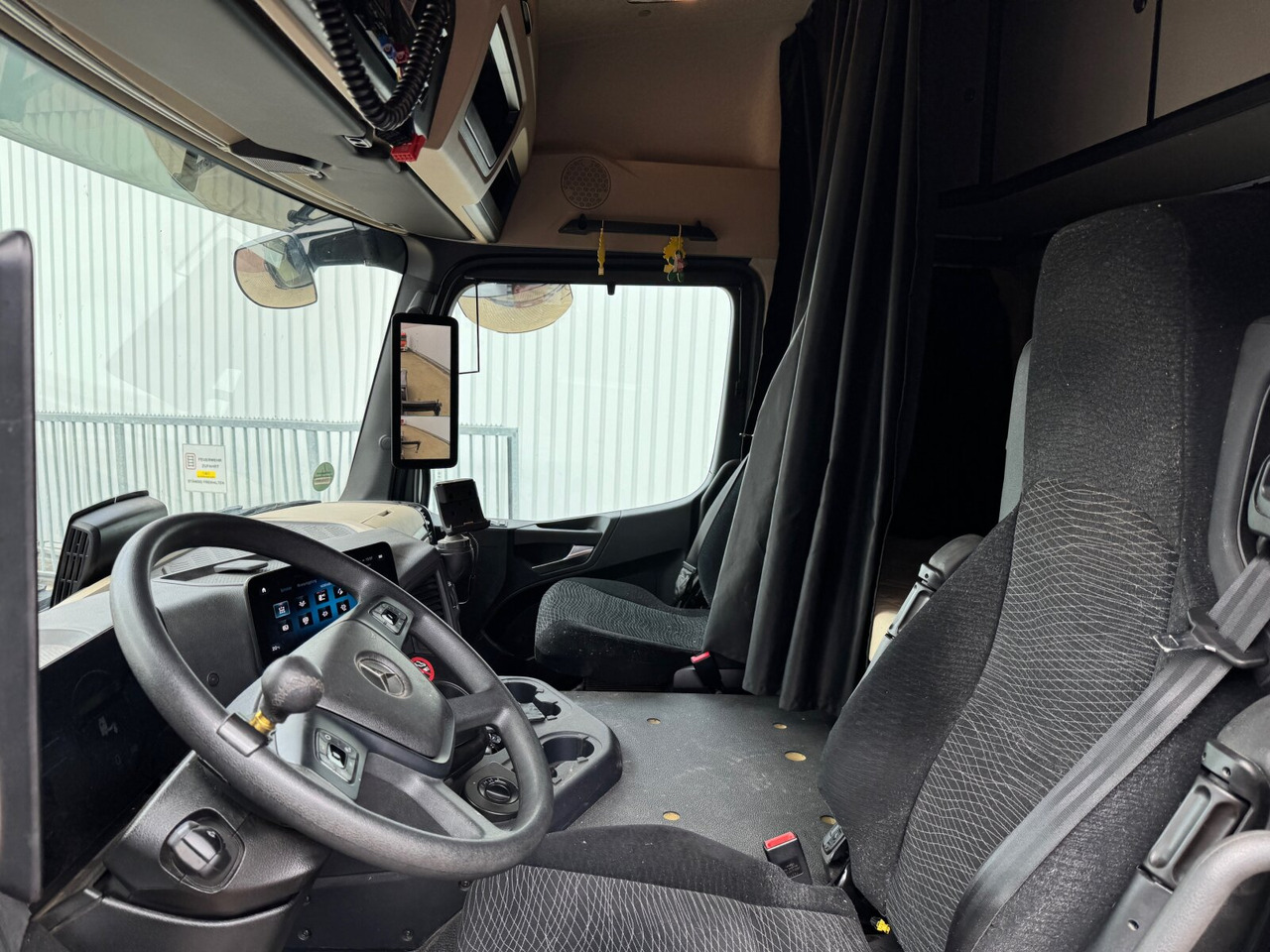 Mercedes-Benz Arocs 3351 LS 6x6 Arocs 3351 LS 6x6, Grounder, MirrorCam, Navi - Kamion sa golom šasijom i zatvorenom kabinom: slika 5 Mercedes-Benz Arocs 3351 LS 6x6 Arocs 3351 LS 6x6, Grounder, MirrorCam, Navi - Kamion sa golom šasijom i zatvorenom kabinom: slika 5