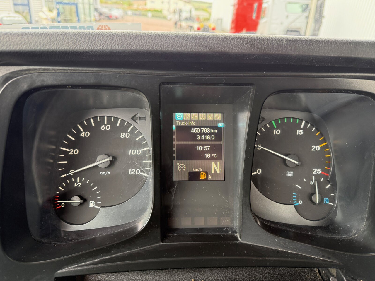 Mercedes-Benz Arocs 3363 K 6x4 Arocs 3363 K 6x4, Grounder, Turbo-Retarder-Kupplung, Bordmatik - Istovarivač: slika 4 Mercedes-Benz Arocs 3363 K 6x4 Arocs 3363 K 6x4, Grounder, Turbo-Retarder-Kupplung, Bordmatik - Istovarivač: slika 4