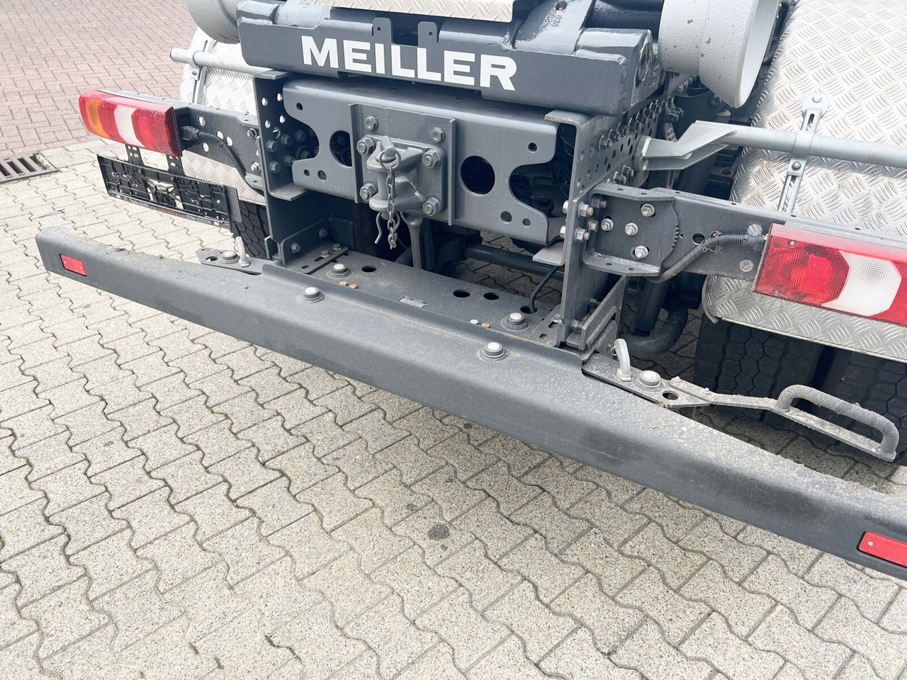 Mercedes-Benz Arocs 4142/48 8x4/4 Arocs 4142/48 8x4/4, Grounder, Meiller RS26 62-K, Funk, Motorabtrieb - Kamion sa hidrauličnom kukom: slika 3 Mercedes-Benz Arocs 4142/48 8x4/4 Arocs 4142/48 8x4/4, Grounder, Meiller RS26 62-K, Funk, Motorabtrieb - Kamion sa hidrauličnom kukom: slika 3