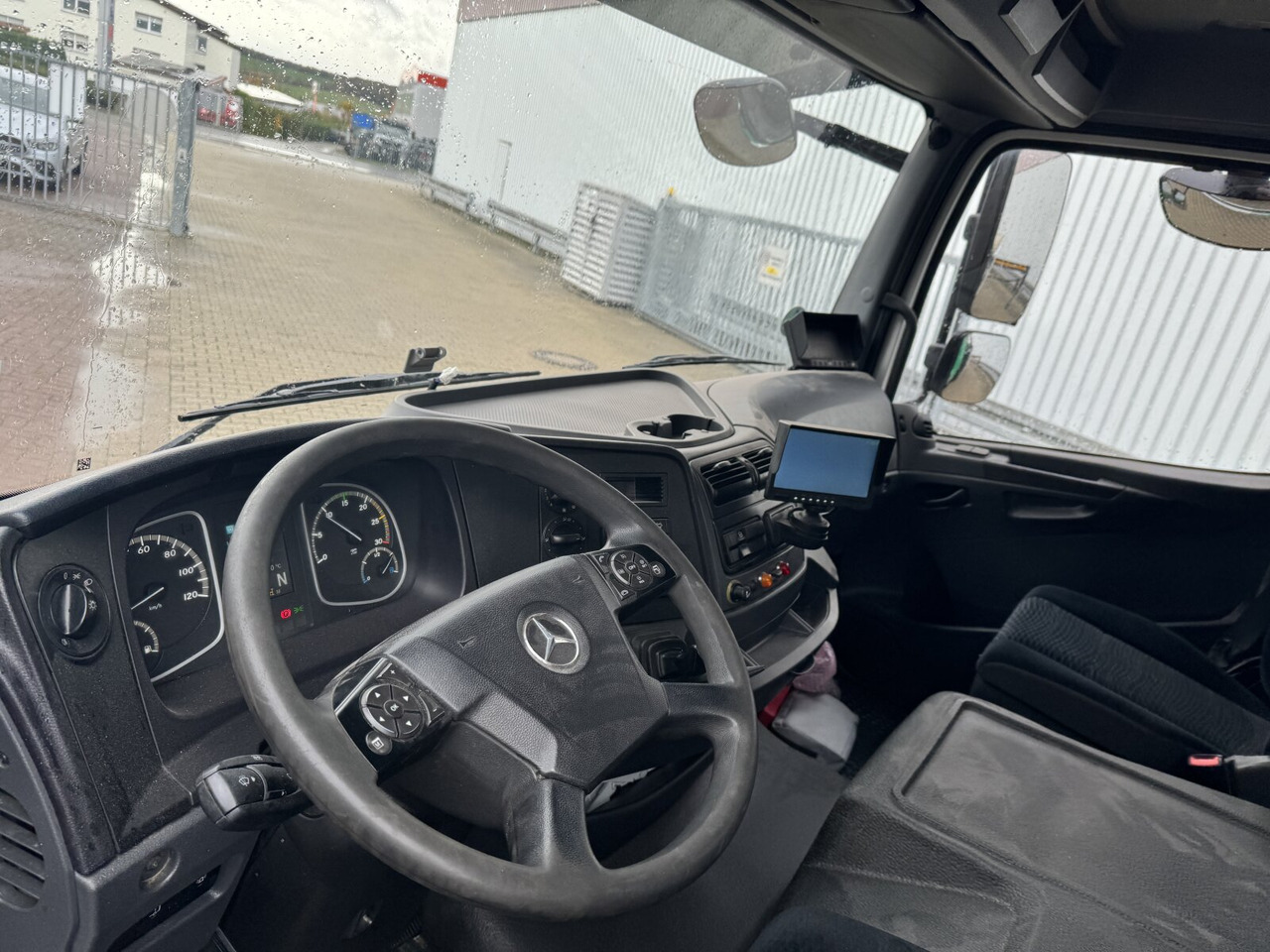 Mercedes-Benz Atego 1223 L 4x2 Atego 1223 L 4x2 mit Heckkran Atlas 88.3-A2L, Funk - Kamion sa dizalicom, Kamion sa tovarnim sandukom: slika 5 Mercedes-Benz Atego 1223 L 4x2 Atego 1223 L 4x2 mit Heckkran Atlas 88.3-A2L, Funk - Kamion sa dizalicom, Kamion sa tovarnim sandukom: slika 5