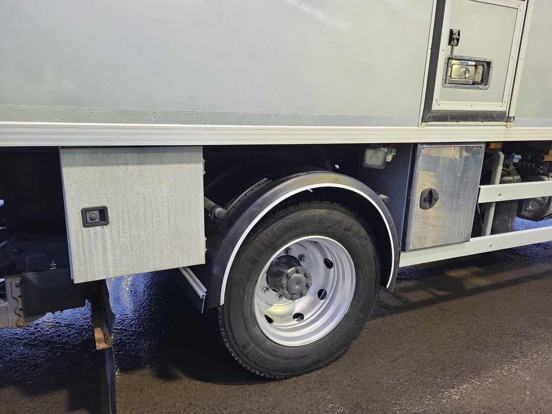 Mercedes-Benz Atego 1330 4x4 Atego 1330 4x4, Iso-Koffer mit Heizung und LBW - Kamion sa zatvorenim sandukom: slika 5 Mercedes-Benz Atego 1330 4x4 Atego 1330 4x4, Iso-Koffer mit Heizung und LBW - Kamion sa zatvorenim sandukom: slika 5