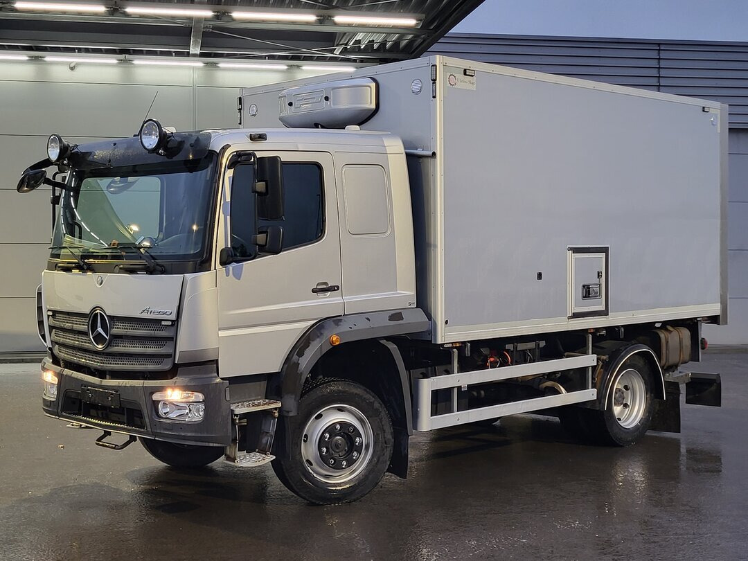 Mercedes-Benz Atego 1330 4x4 Atego 1330 4x4, Iso-Koffer mit Heizung und LBW - Kamion sa zatvorenim sandukom: slika 1 Mercedes-Benz Atego 1330 4x4 Atego 1330 4x4, Iso-Koffer mit Heizung und LBW - Kamion sa zatvorenim sandukom: slika 1