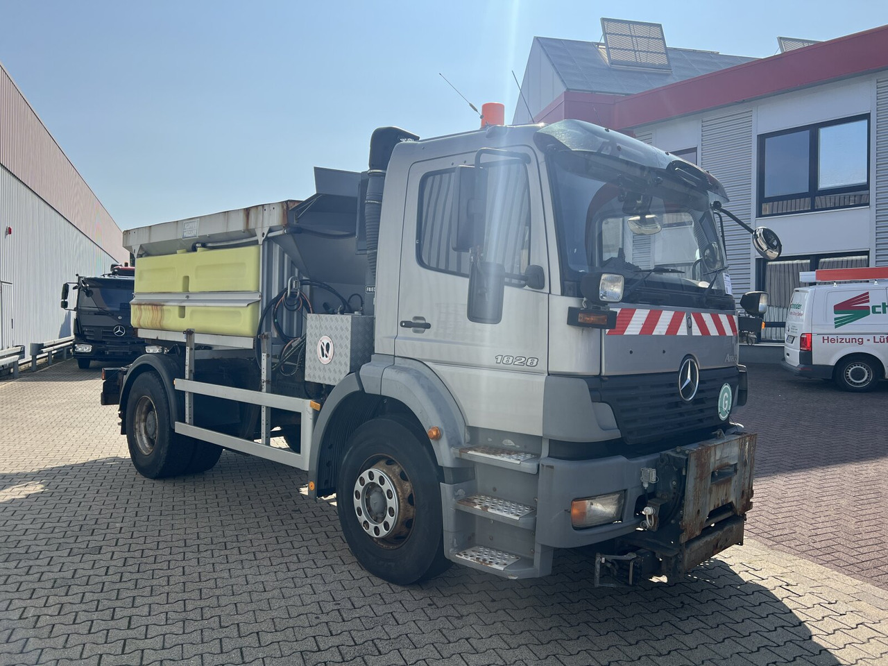 Mercedes-Benz Atego 1828 L 4x2 Atego 1828 L 4x2, Rechtslenker, Winterdienstaustattung - Kamion sa golom šasijom i zatvorenom kabinom: slika 5 Mercedes-Benz Atego 1828 L 4x2 Atego 1828 L 4x2, Rechtslenker, Winterdienstaustattung - Kamion sa golom šasijom i zatvorenom kabinom: slika 5