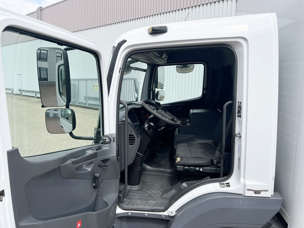 Mercedes-Benz Atego 816 4x2 Atego 816 4x2, LBW - Kamion sa zatvorenim sandukom: slika 5 Mercedes-Benz Atego 816 4x2 Atego 816 4x2, LBW - Kamion sa zatvorenim sandukom: slika 5