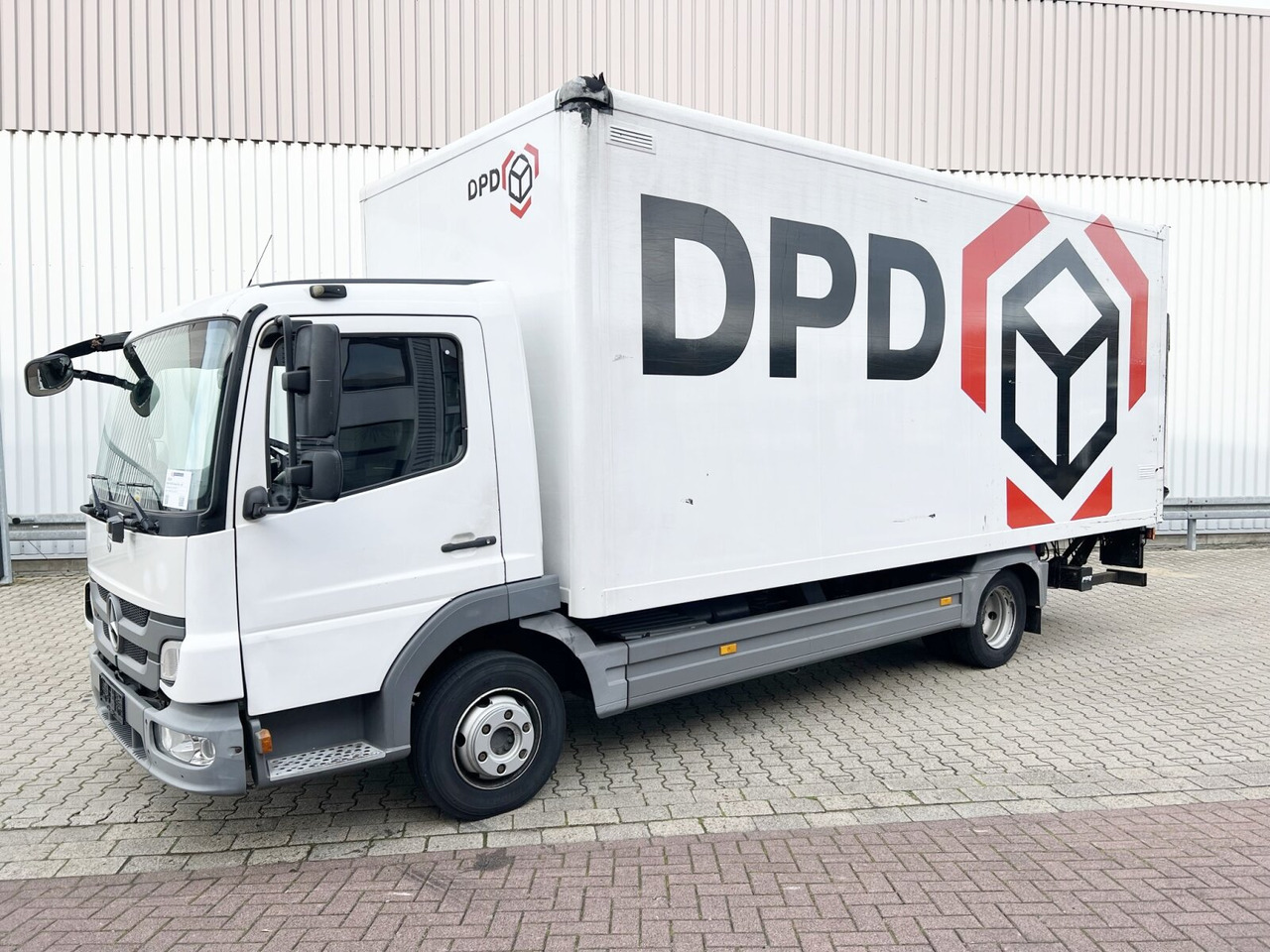 Mercedes-Benz Atego 816 L 4x2 Atego 816 L 4x2 mit LBW, 4x Vorhanden! - Kamion sa zatvorenim sandukom: slika 1 Mercedes-Benz Atego 816 L 4x2 Atego 816 L 4x2 mit LBW, 4x Vorhanden! - Kamion sa zatvorenim sandukom: slika 1