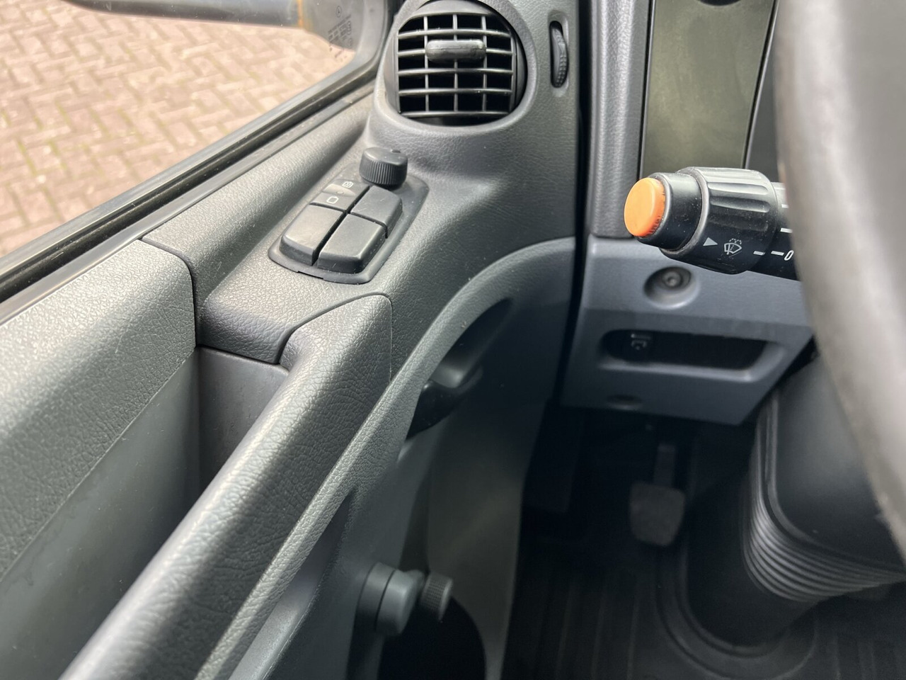 Mercedes-Benz Atego 816 L 4x2 Atego 816 L 4x2 mit LBW, 4x Vorhanden! - Kamion sa zatvorenim sandukom: slika 5 Mercedes-Benz Atego 816 L 4x2 Atego 816 L 4x2 mit LBW, 4x Vorhanden! - Kamion sa zatvorenim sandukom: slika 5