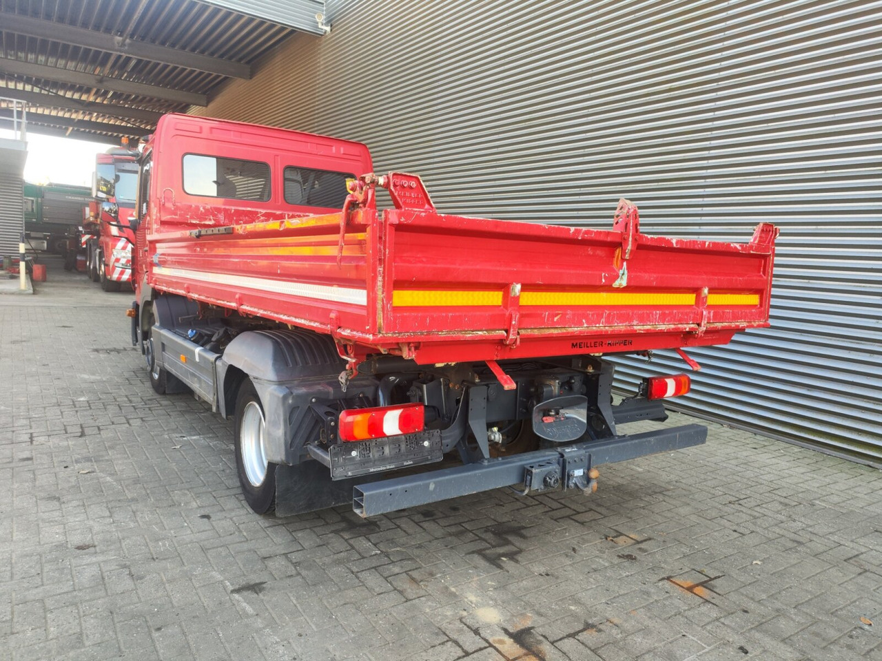 Mercedes-Benz Atego 818 K 4x2 Atego 818 K 4x2, Meiller-Kipper, 2 x AHK - Istovarivač: slika 3 Mercedes-Benz Atego 818 K 4x2 Atego 818 K 4x2, Meiller-Kipper, 2 x AHK - Istovarivač: slika 3