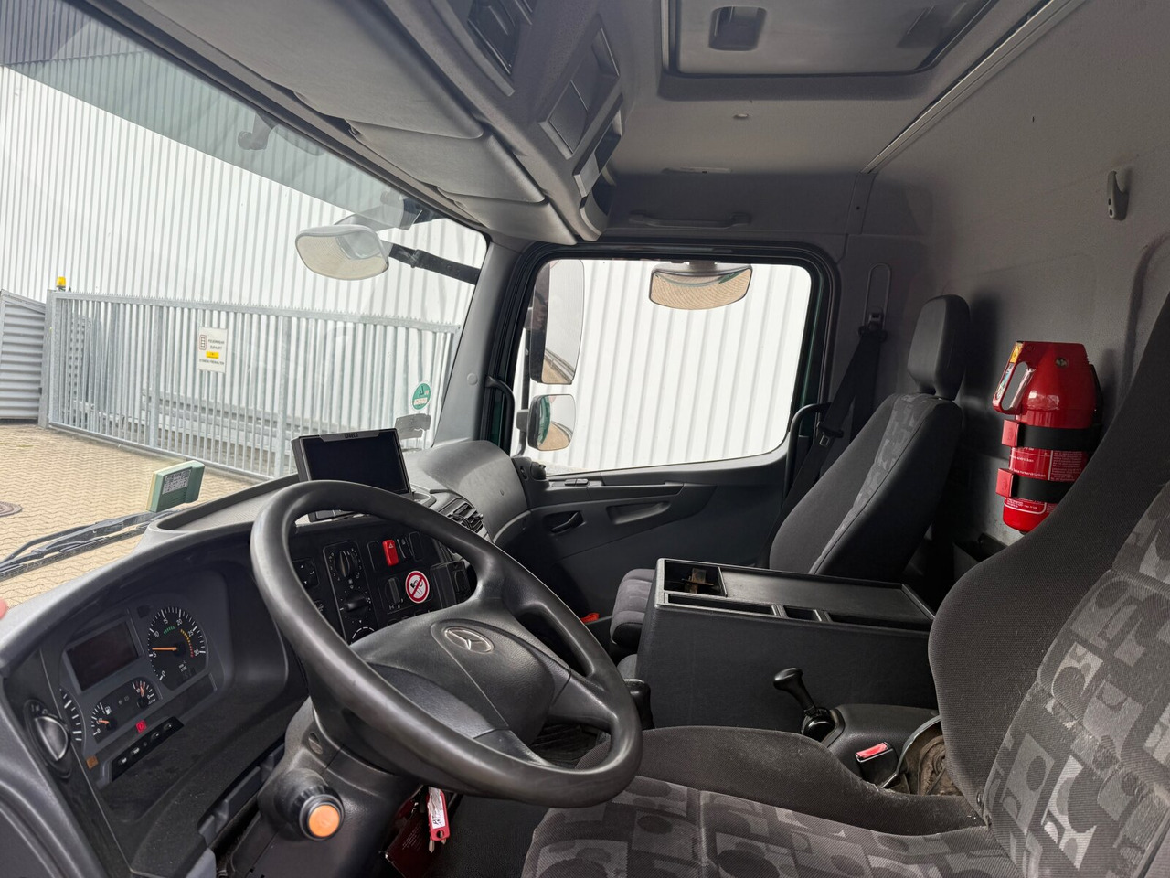 Mercedes-Benz Atego 818 L 4x2 Atego 818 L 4x2, Getränkekoffer, 2x AHK - Kamion sa zatvorenim sandukom: slika 3 Mercedes-Benz Atego 818 L 4x2 Atego 818 L 4x2, Getränkekoffer, 2x AHK - Kamion sa zatvorenim sandukom: slika 3