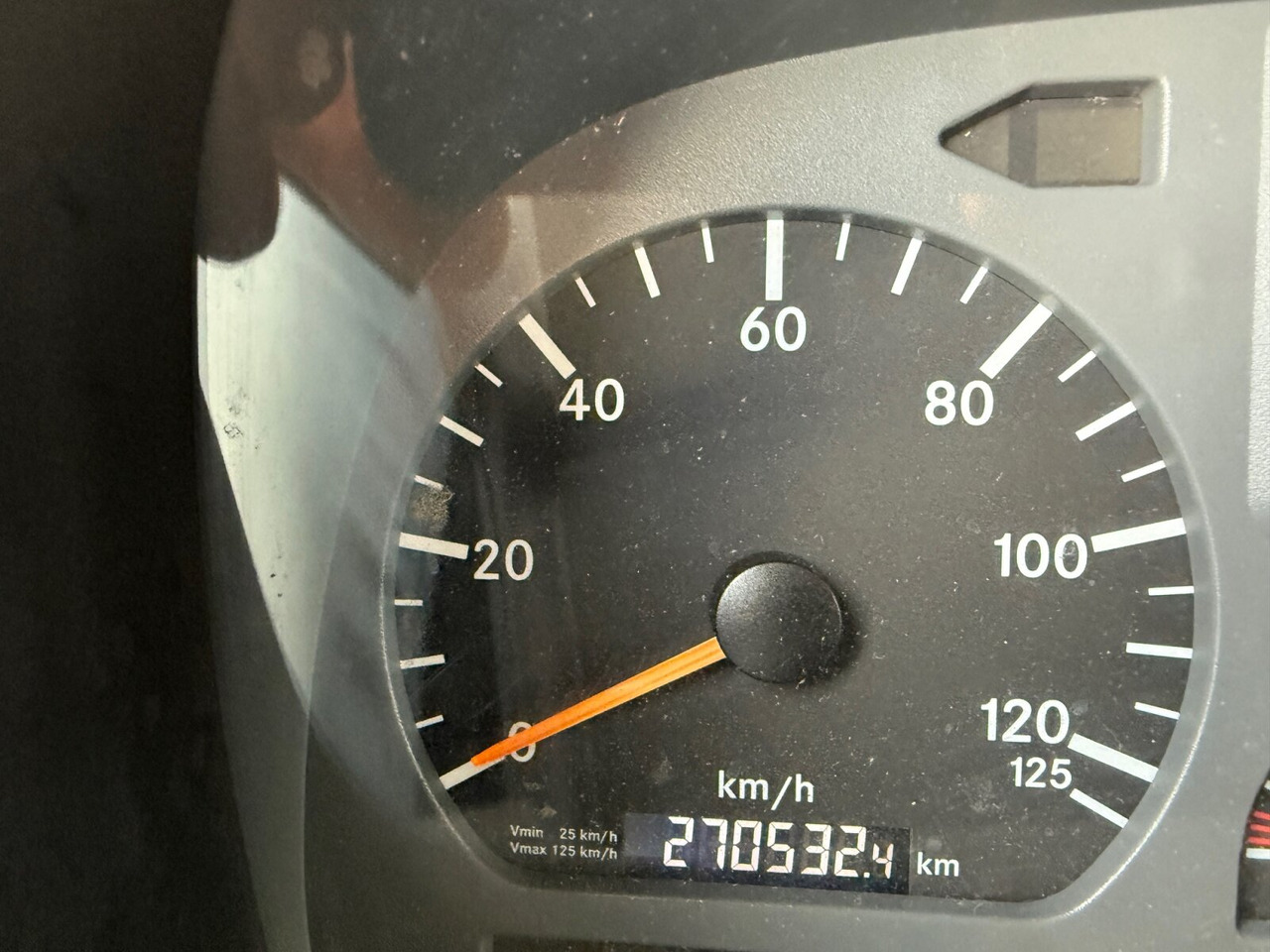 Mercedes-Benz Atego 818 L 4x2 Atego 818 L 4x2, Getränkekoffer, 2x AHK - Kamion sa zatvorenim sandukom: slika 4 Mercedes-Benz Atego 818 L 4x2 Atego 818 L 4x2, Getränkekoffer, 2x AHK - Kamion sa zatvorenim sandukom: slika 4