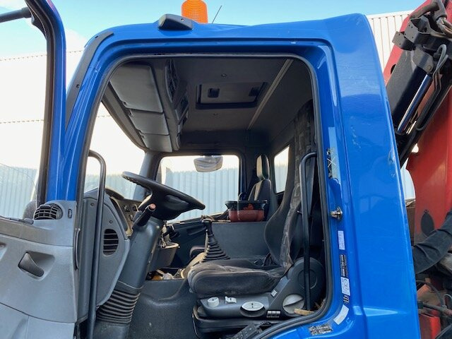Mercedes-Benz Axor 1828 L 4x2 Axor 1828 L 4x2 mit Kran Palfinger PK 9501, Funk - Kamion sa dizalicom, Kamion sa tovarnim sandukom: slika 4 Mercedes-Benz Axor 1828 L 4x2 Axor 1828 L 4x2 mit Kran Palfinger PK 9501, Funk - Kamion sa dizalicom, Kamion sa tovarnim sandukom: slika 4