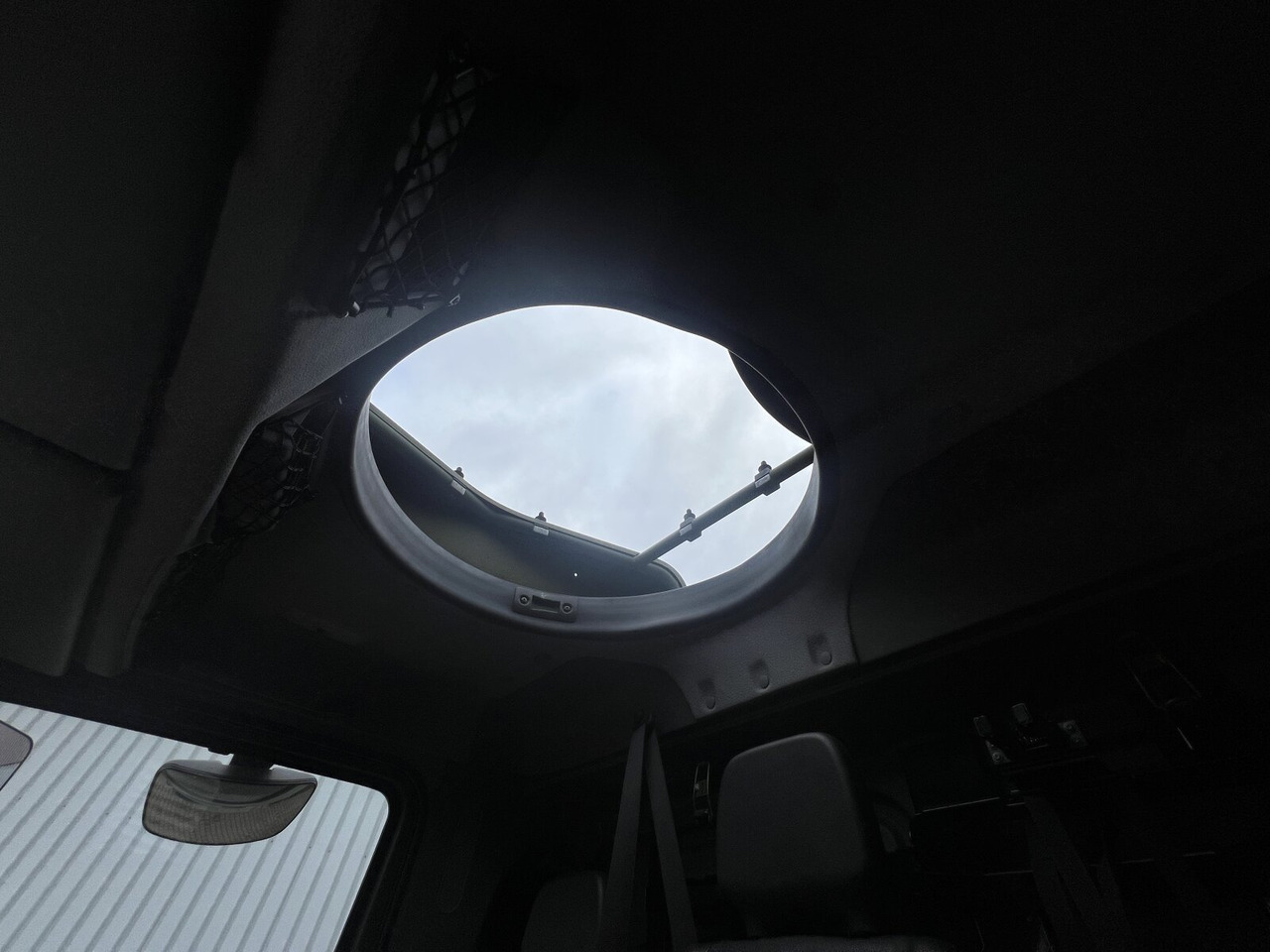 Mercedes-Benz Axor 1829 A 4x4 Axor 1829 A 4x4, Ex- - Kamion sa tovarnim sandukom: slika 5 Mercedes-Benz Axor 1829 A 4x4 Axor 1829 A 4x4, Ex- - Kamion sa tovarnim sandukom: slika 5