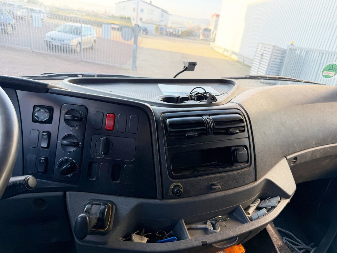 Mercedes-Benz Axor 1829 L 4x2 Axor 1829 L 4x2, 6-Sitzer - Kamion sa tovarnim sandukom: slika 4 Mercedes-Benz Axor 1829 L 4x2 Axor 1829 L 4x2, 6-Sitzer - Kamion sa tovarnim sandukom: slika 4