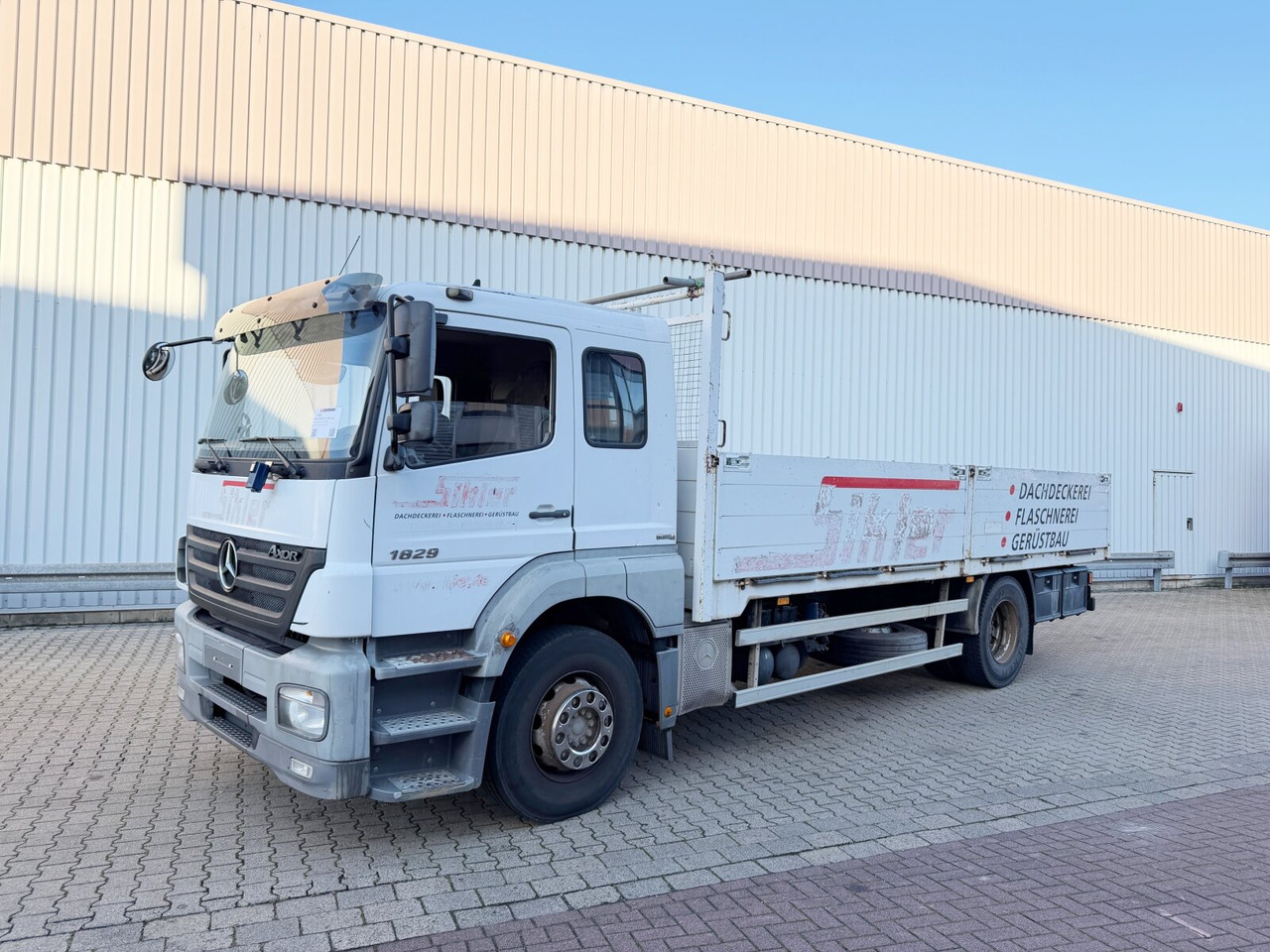 Mercedes-Benz Axor 1829 L 4x2 Axor 1829 L 4x2, 6-Sitzer - Kamion sa tovarnim sandukom: slika 1 Mercedes-Benz Axor 1829 L 4x2 Axor 1829 L 4x2, 6-Sitzer - Kamion sa tovarnim sandukom: slika 1