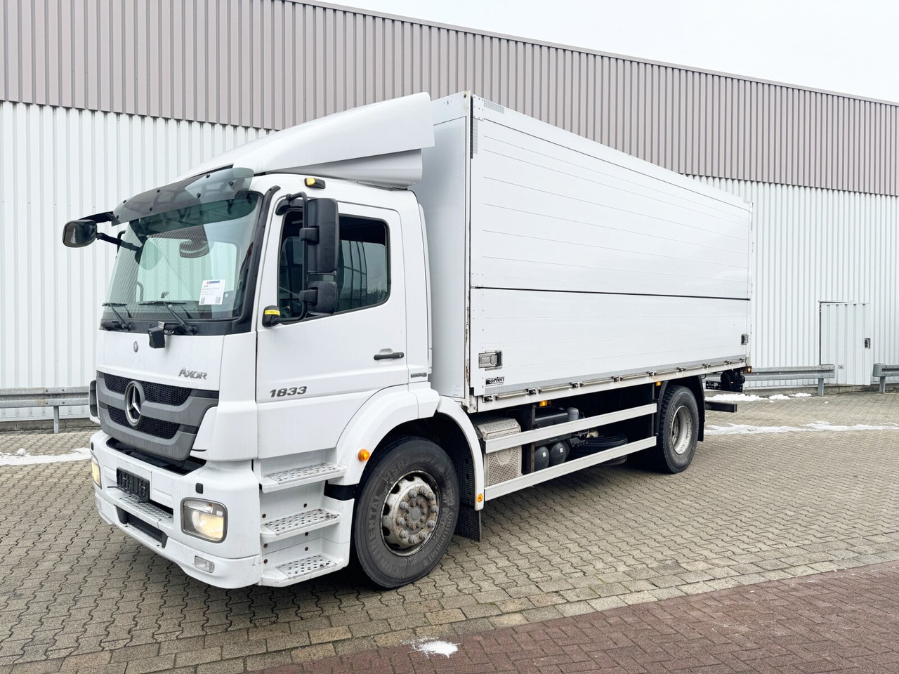 Kamion sa zatvorenim sandukom Mercedes-Benz Axor 1833 L 4x2 Axor 1833 L 4x2, Getränkekoffer: slika 6