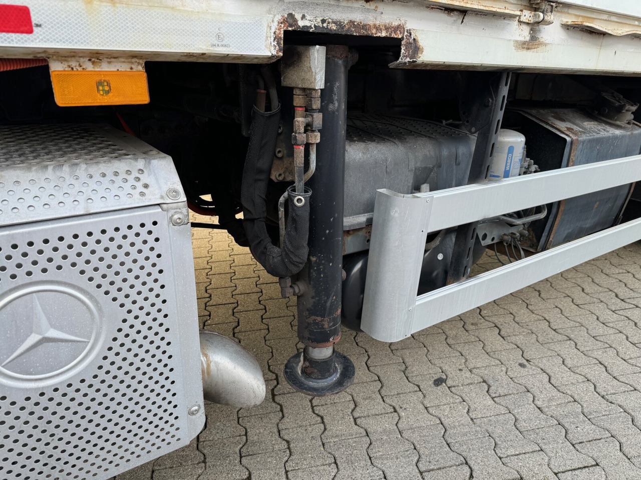 Mercedes-Benz Axor 2536/43 L 6x2 Axor 2536/43 L 6x2 mit Heckkran Palfinger PK 24502 F - Kamion sa dizalicom: slika 5 Mercedes-Benz Axor 2536/43 L 6x2 Axor 2536/43 L 6x2 mit Heckkran Palfinger PK 24502 F - Kamion sa dizalicom: slika 5