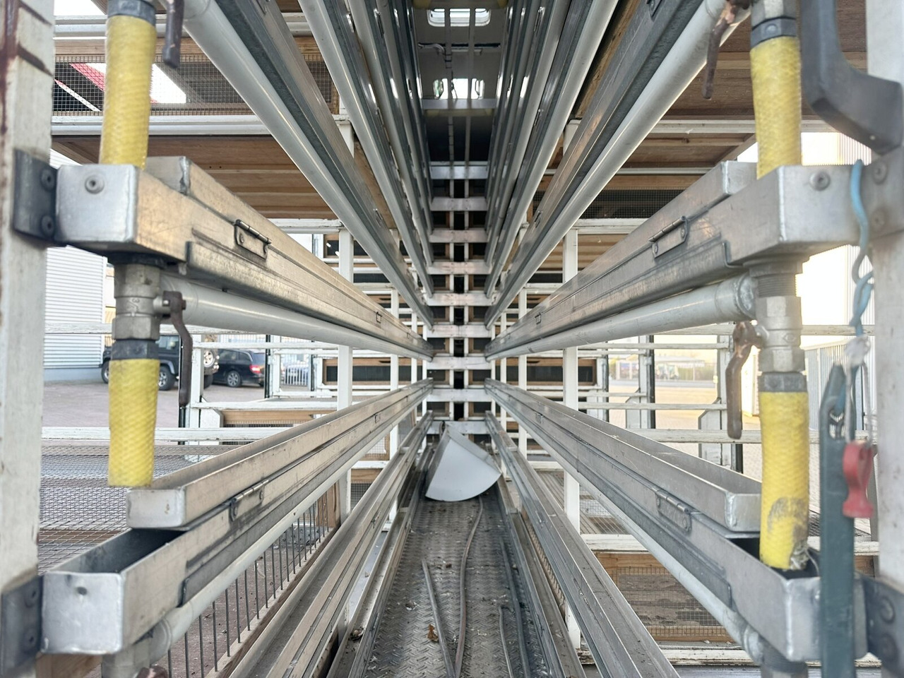 Mercedes-Benz LK 817 4x2 LK 817 4x2, Taubentransporter - Kamion sa zatvorenim sandukom: slika 5 Mercedes-Benz LK 817 4x2 LK 817 4x2, Taubentransporter - Kamion sa zatvorenim sandukom: slika 5