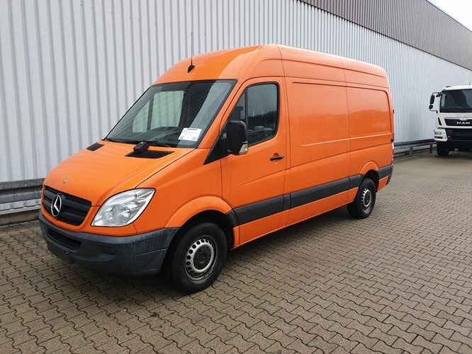 Mercedes-Benz Sprinter 313 KA 4x2 Sprinter 313 KA 4x2 - Furgon: slika 1 Mercedes-Benz Sprinter 313 KA 4x2 Sprinter 313 KA 4x2 - Furgon: slika 1