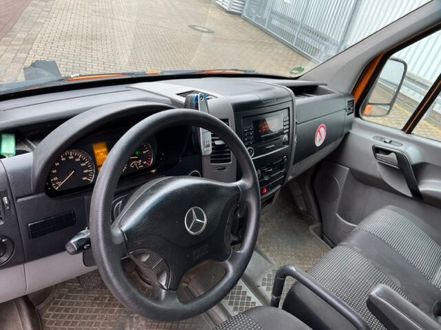 Mercedes-Benz Sprinter 515 CDI 4x2 Sprinter 515 CDI 4x2 - Furgon: slika 4 Mercedes-Benz Sprinter 515 CDI 4x2 Sprinter 515 CDI 4x2 - Furgon: slika 4