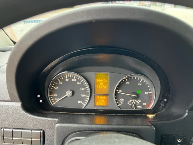 Mercedes-Benz Sprinter 515 CDI 4x2 Sprinter 515 CDI 4x2 - Furgon: slika 5 Mercedes-Benz Sprinter 515 CDI 4x2 Sprinter 515 CDI 4x2 - Furgon: slika 5