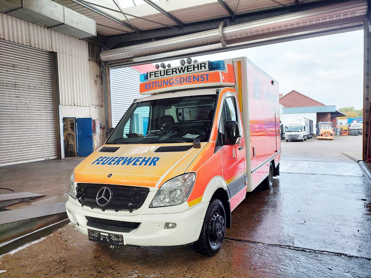 Mercedes-Benz Sprinter 515 CDI 4x2 Sprinter 515 CDI 4x2, Rettungswagen, Retarder - Vatrogasni kamion: slika 1 Mercedes-Benz Sprinter 515 CDI 4x2 Sprinter 515 CDI 4x2, Rettungswagen, Retarder - Vatrogasni kamion: slika 1