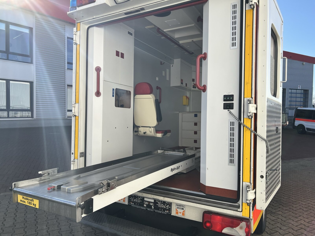 Vozilo hitne pomoći Mercedes-Benz Sprinter 516 CDI 4x2 Sprinter 516 CDI 4x2, Rettungswagen, Retarder: slika 6