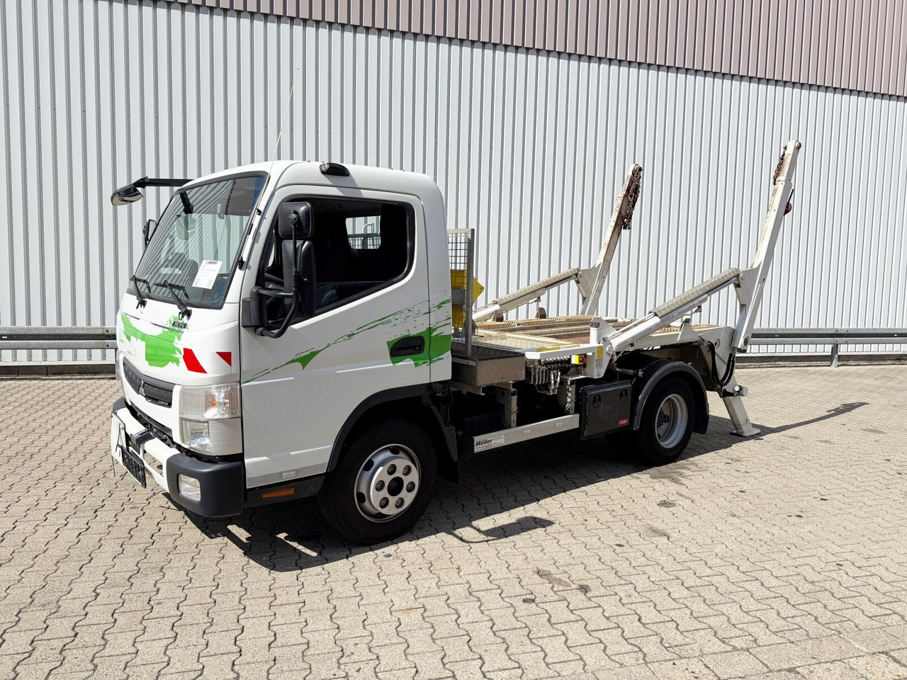 Mitsubishi Canter Fuso 7C15 4x2 Canter Fuso 7C15 4x2, Tele-Absetzer, Vereiterbar bis 10m³ - Kamion za utovaranje kontejnera: slika 1 Mitsubishi Canter Fuso 7C15 4x2 Canter Fuso 7C15 4x2, Tele-Absetzer, Vereiterbar bis 10m³ - Kamion za utovaranje kontejnera: slika 1