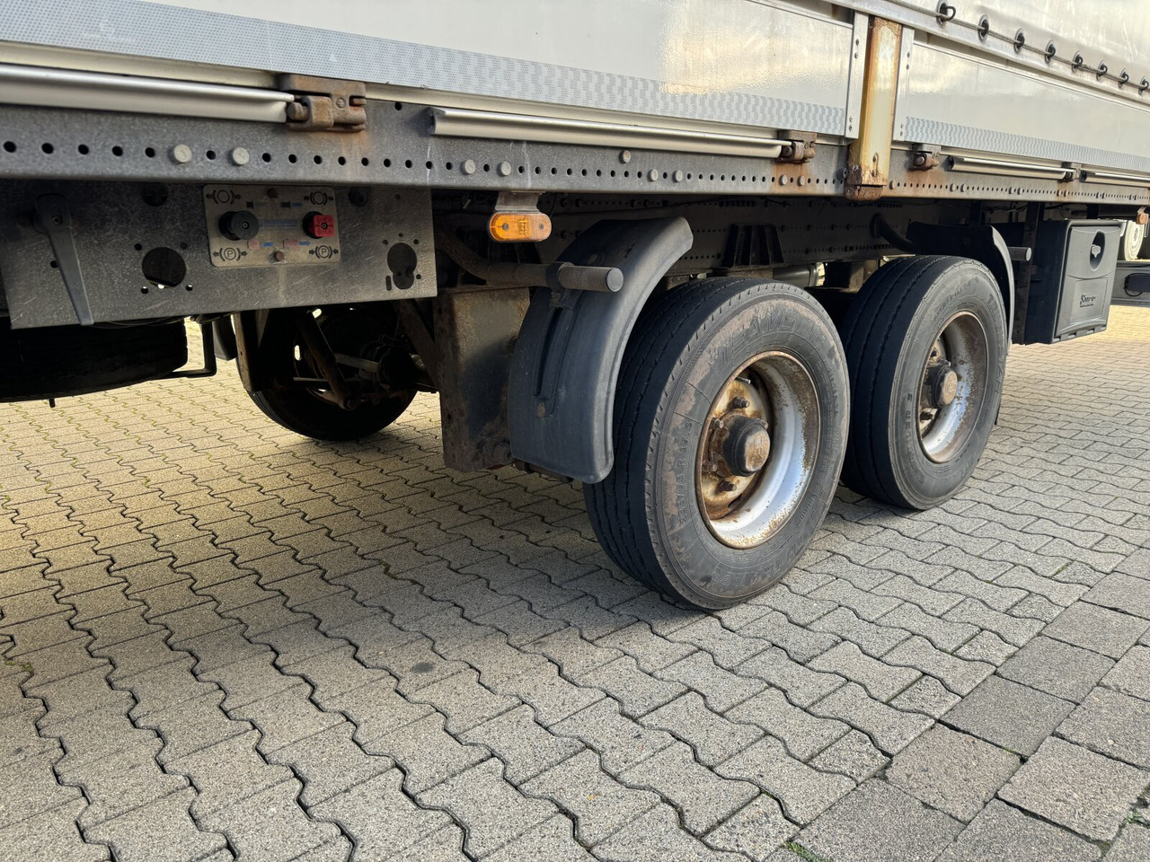 OS2-L105 L/B OS2-L105 L/B, durchladbar, Edscha, Ex-Fahrschule! - Plato prikolica: slika 3 OS2-L105 L/B OS2-L105 L/B, durchladbar, Edscha, Ex-Fahrschule! - Plato prikolica: slika 3