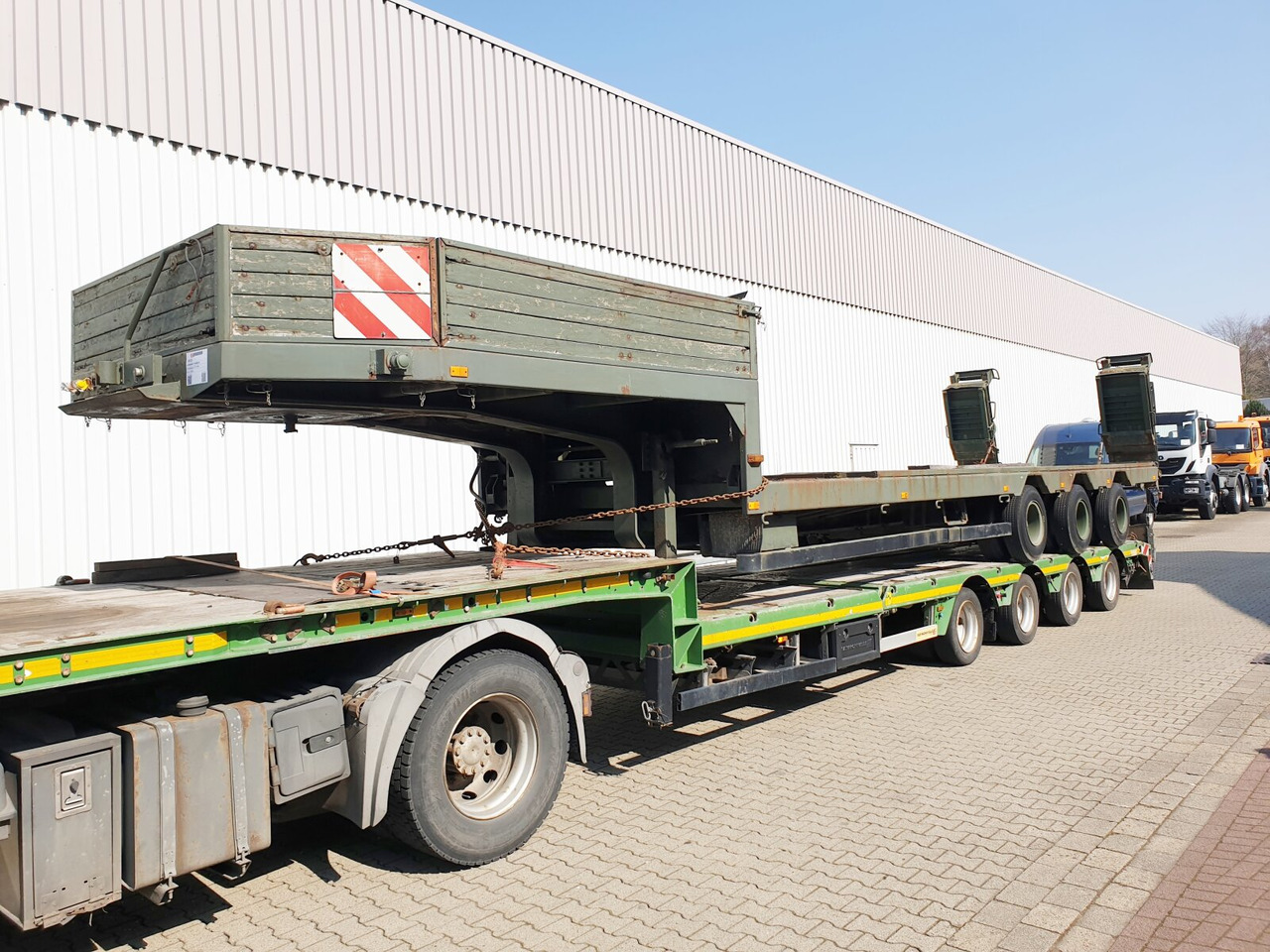 P 528/803-01 BLUMHARDT P 528/803-01, 3-Achs Satteltieflader, Ex- - Niska poluprikolica za prevoz: slika 1 P 528/803-01 BLUMHARDT P 528/803-01, 3-Achs Satteltieflader, Ex- - Niska poluprikolica za prevoz: slika 1