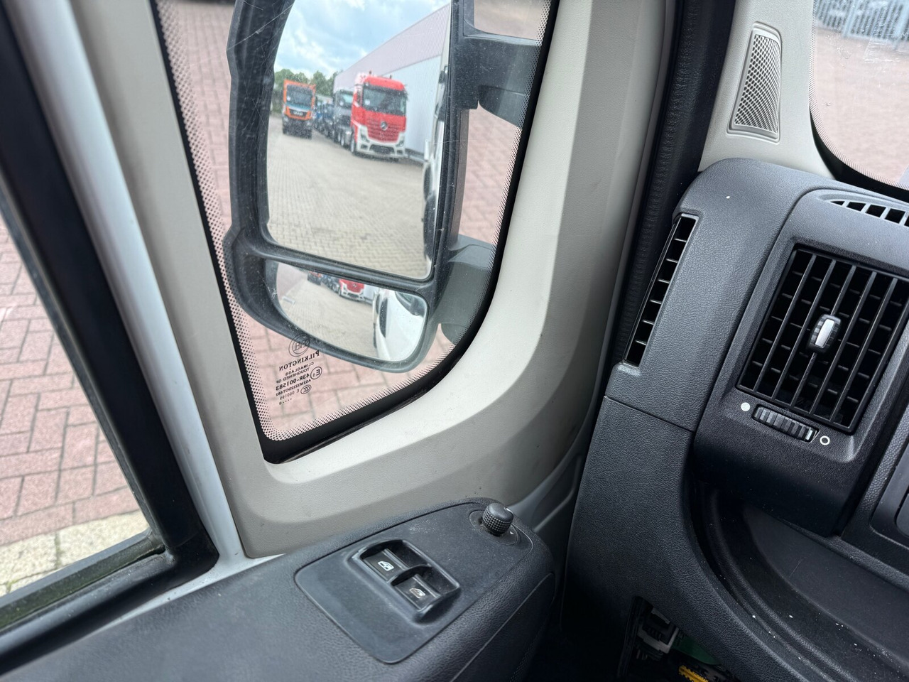Peugeot Boxer 4x2 Doka Boxer 4x2 Doka - Dostavno vozilo sa otvorenom sandukom, Dostavno vozilo sa duplom kabinom: slika 5 Peugeot Boxer 4x2 Doka Boxer 4x2 Doka - Dostavno vozilo sa otvorenom sandukom, Dostavno vozilo sa duplom kabinom: slika 5