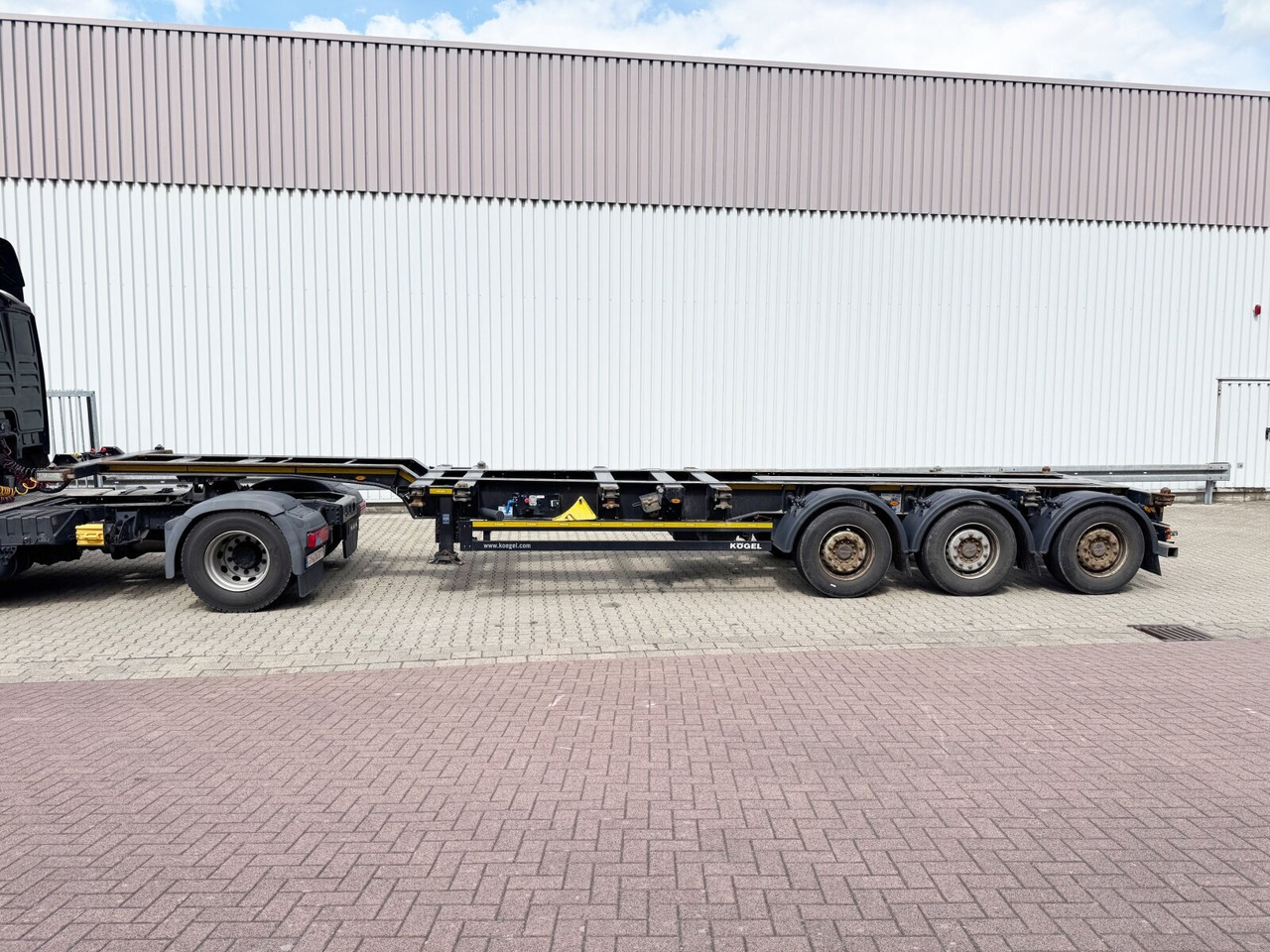 Kögel Port 45 Simplex Container-Chassis Port 45 Simplex, Container-Chassis, 20/2x20/30/40/45 Fuß, ausziehbar - Poluprikolica: slika 1 Kögel Port 45 Simplex Container-Chassis Port 45 Simplex, Container-Chassis, 20/2x20/30/40/45 Fuß, ausziehbar - Poluprikolica: slika 1
