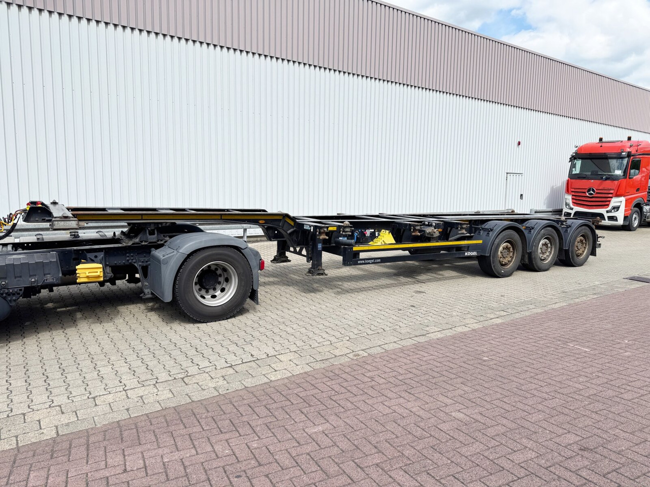 Kögel Port 45 Simplex Container-Chassis Port 45 Simplex, Container-Chassis, 20/2x20/30/40/45 Fuß, ausziehbar - Poluprikolica: slika 1 Kögel Port 45 Simplex Container-Chassis Port 45 Simplex, Container-Chassis, 20/2x20/30/40/45 Fuß, ausziehbar - Poluprikolica: slika 1
