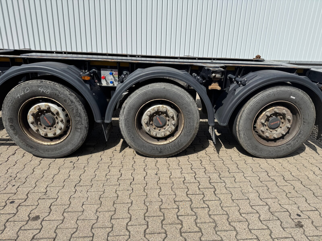 Kögel Port 45 Simplex Container-Chassis Port 45 Simplex, Container-Chassis, 20/2x20/30/40/45 Fuß, ausziehbar - Poluprikolica: slika 4 Kögel Port 45 Simplex Container-Chassis Port 45 Simplex, Container-Chassis, 20/2x20/30/40/45 Fuß, ausziehbar - Poluprikolica: slika 4