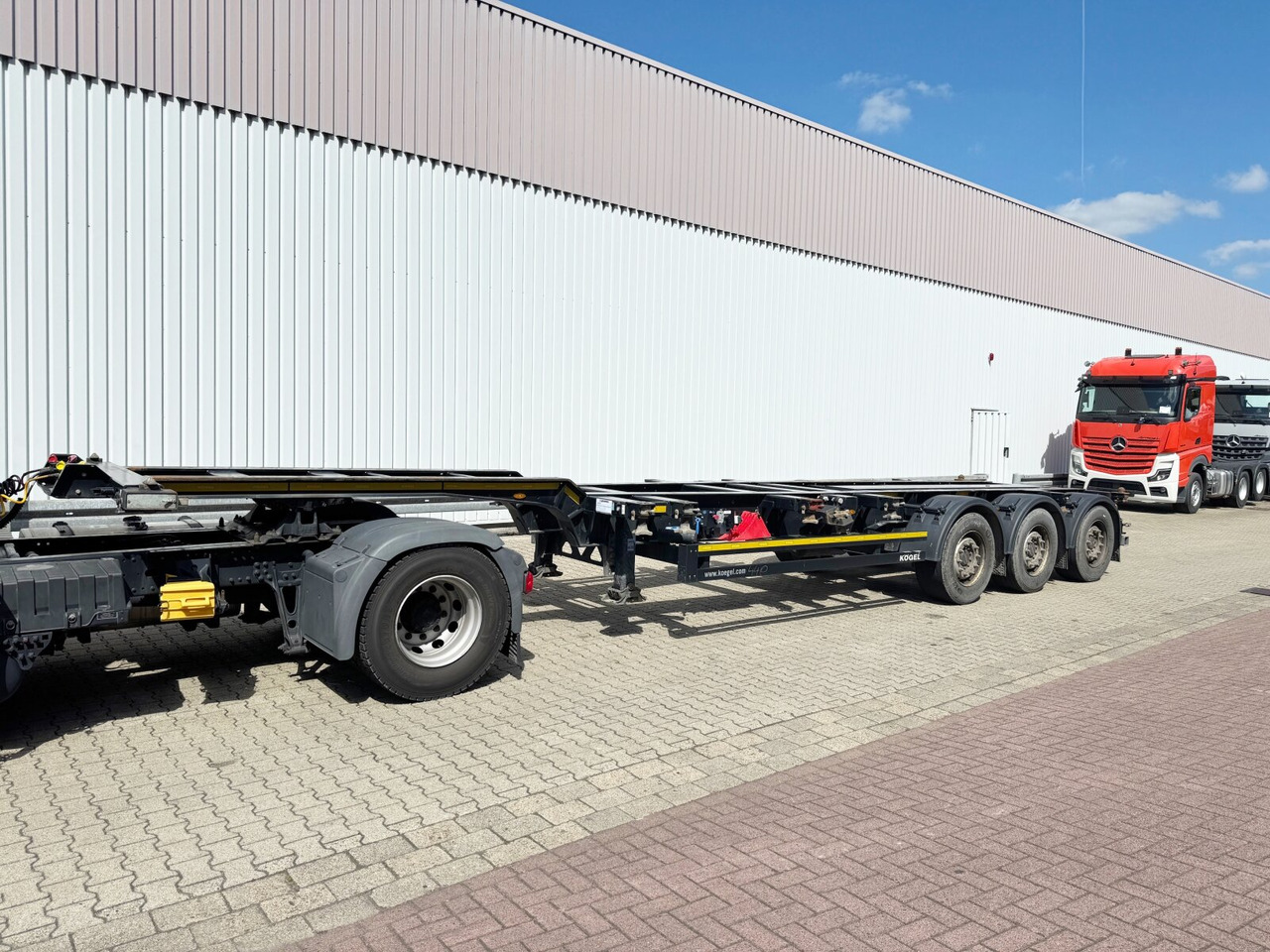 Kögel Port 45 Simplex Container-Chassis Port 45 Simplex, Container-Chassis, 20/2x20/30/40/45 Fuß, ausziehbar - Poluprikolica: slika 1 Kögel Port 45 Simplex Container-Chassis Port 45 Simplex, Container-Chassis, 20/2x20/30/40/45 Fuß, ausziehbar - Poluprikolica: slika 1