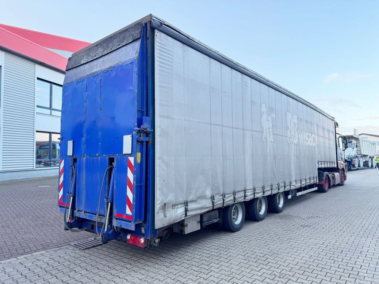 Renders NS4L32 NS4L32, Seilwinde, Edscha, hydr. Auffahrrampe - Poluprikolica: slika 1 Renders NS4L32 NS4L32, Seilwinde, Edscha, hydr. Auffahrrampe - Poluprikolica: slika 1