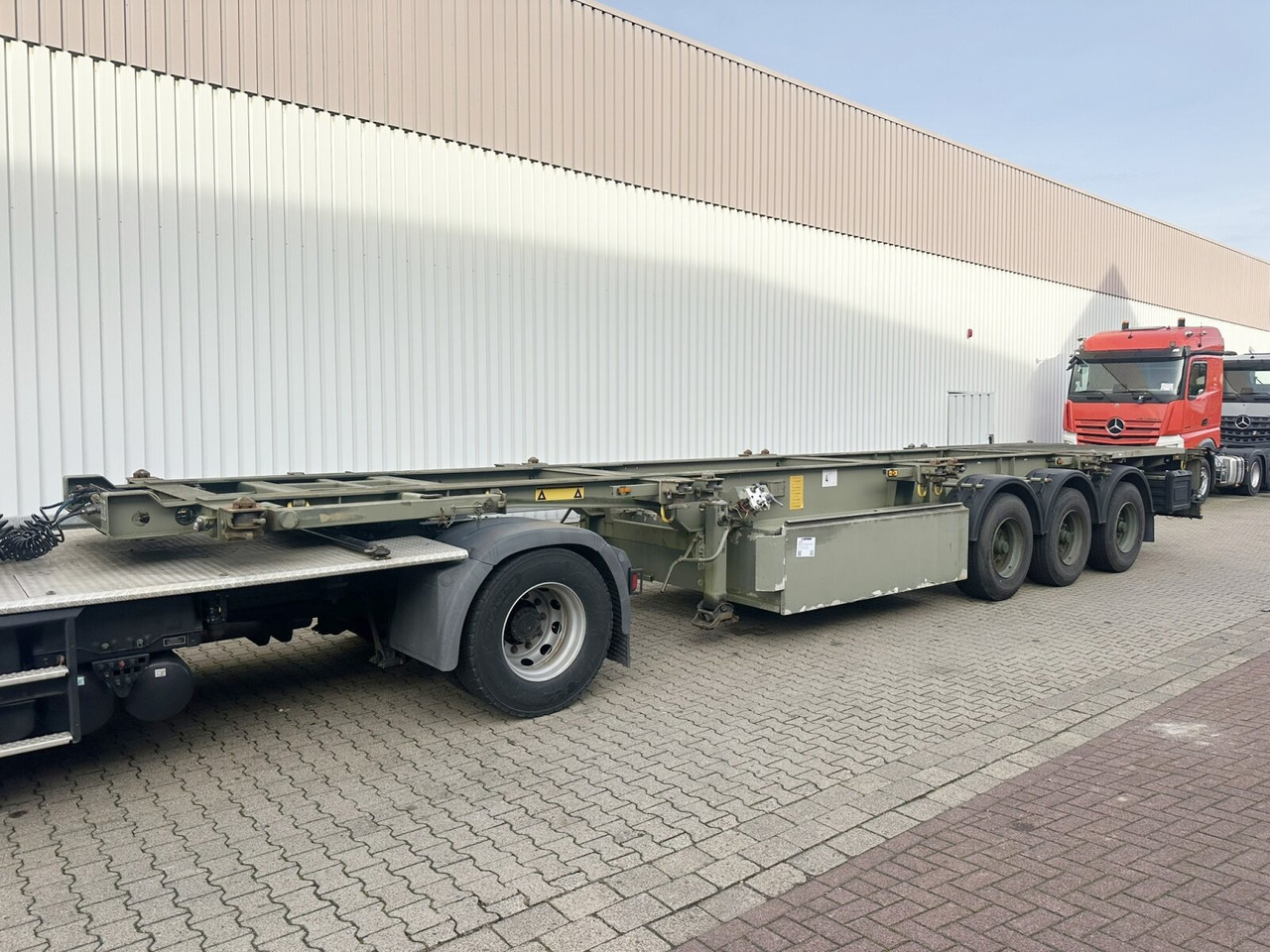 Schmitz Cargobull SCF 24 Containerchassis SCF 24 Containerchassis, Nachlauflenkachse, 2x20/20/30/40ft, Ex-! - Poluprikolica: slika 1 Schmitz Cargobull SCF 24 Containerchassis SCF 24 Containerchassis, Nachlauflenkachse, 2x20/20/30/40ft, Ex-! - Poluprikolica: slika 1