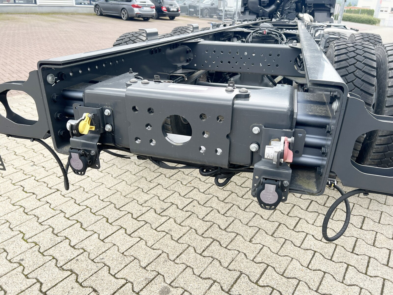 Renault C 480 8x4 C 480 8x4 - Kamion sa golom šasijom i zatvorenom kabinom: slika 3 Renault C 480 8x4 C 480 8x4 - Kamion sa golom šasijom i zatvorenom kabinom: slika 3