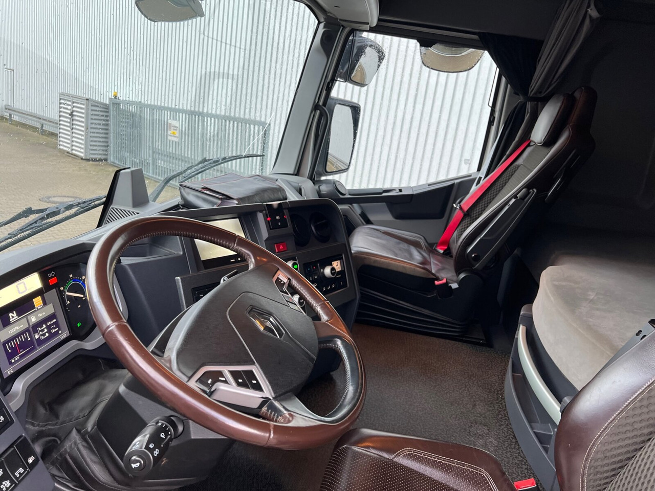 Renault C 520 6x4 C 520 6x4, Retarder, Nebenantrieb - Kamion sa golom šasijom i zatvorenom kabinom: slika 3 Renault C 520 6x4 C 520 6x4, Retarder, Nebenantrieb - Kamion sa golom šasijom i zatvorenom kabinom: slika 3