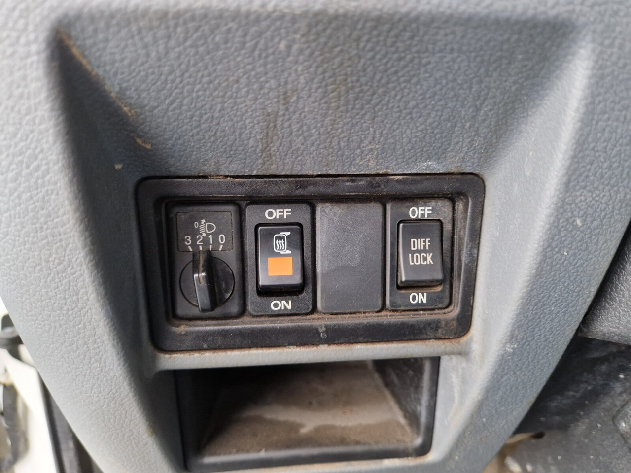 Renault D 180.75 4x2 D 180.75 4x2 mit Kran Palfinger PK6001 - Kamion sa dizalicom, Kamion sa zatvorenim sandukom: slika 2 Renault D 180.75 4x2 D 180.75 4x2 mit Kran Palfinger PK6001 - Kamion sa dizalicom, Kamion sa zatvorenim sandukom: slika 2