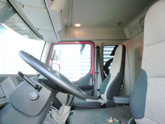 Renault Midlum 220 DXi 4x2 - Kamion sa zatvorenim sandukom: slika 2 Renault Midlum 220 DXi 4x2 - Kamion sa zatvorenim sandukom: slika 2